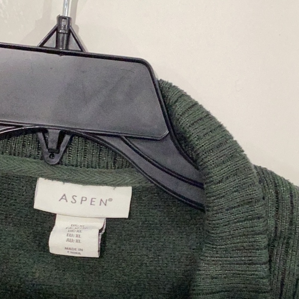 Aspen Rise Green Crewneck Sweater with Ribbed Texture - Picture 2 of 10